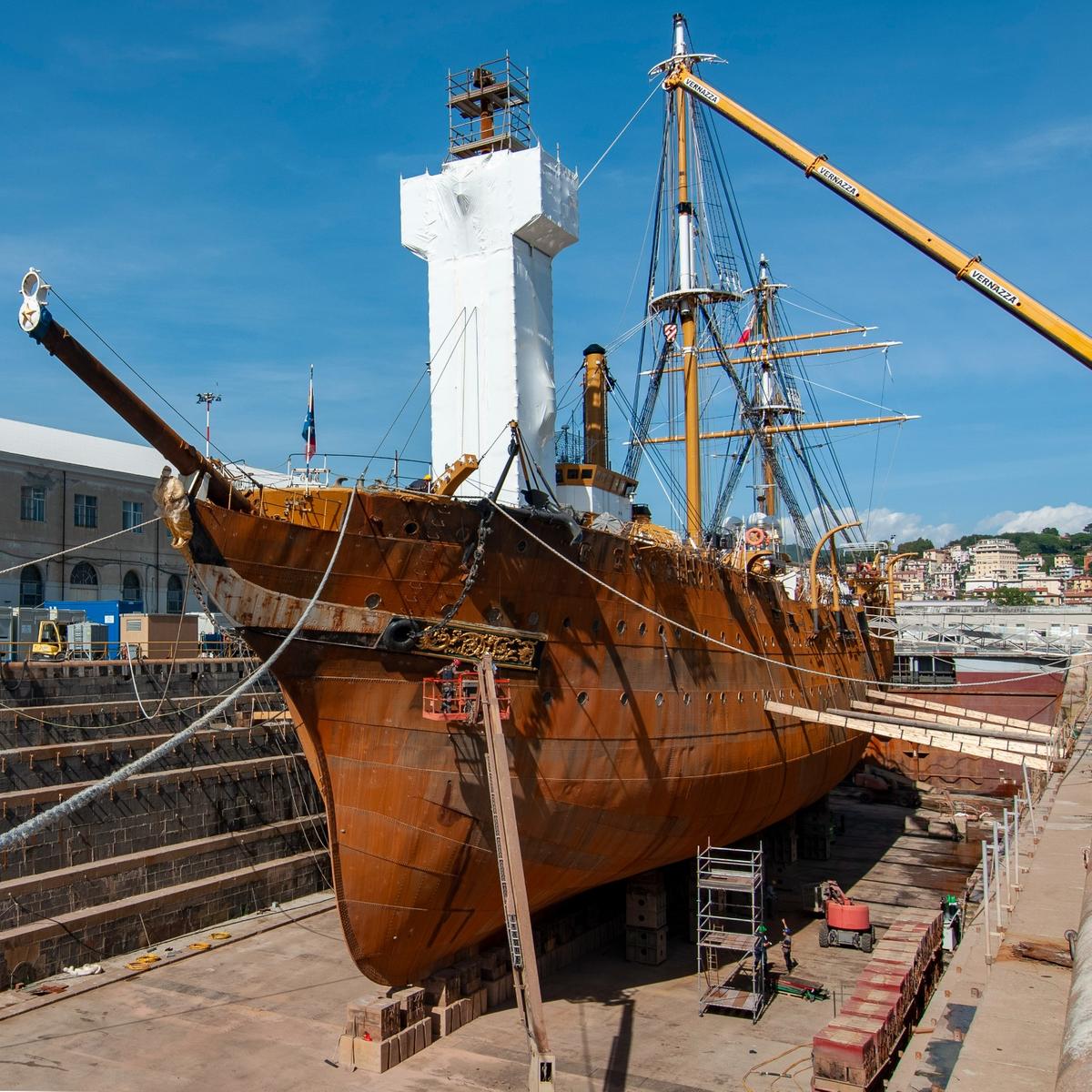 La Regina senza veli: Nave Vespucci si rifà il look, lavori per 9 milioni La Regina senza veli: Nave Vespucci si rifà il look, lavori per 9 milioni