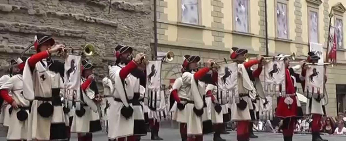 cerimonia di estrazione delle carriere due nuovi schieramenti in piazza della badia ed in piazza della libert224 per il gruppo musici