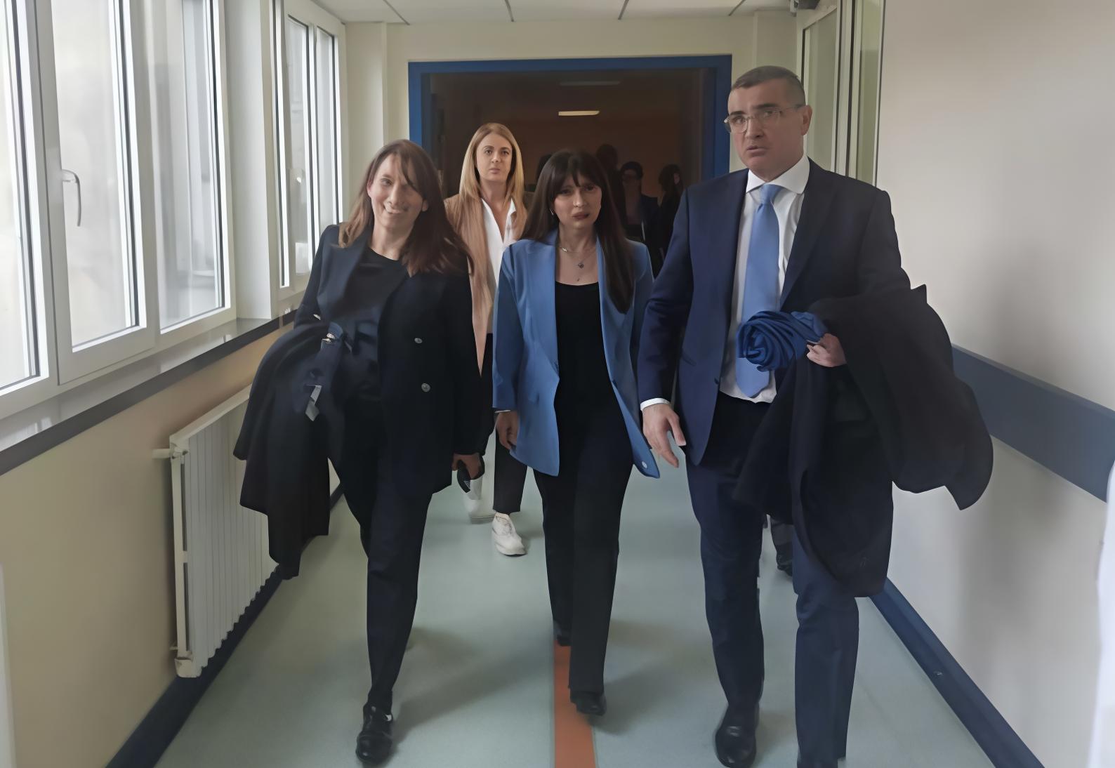https://www.lanazione.it/image-service/view/acePublic/alias/contentid/NjUzODJmNDEtYThhMC00/0/le-riforme-della-sanita-una-cabina-di-regia-per-contenere-i-costi.jpeg