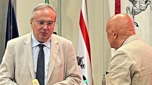 L’Associazione Stampa Toscana, in occasione dell’assemblea annuale, ha premiato il procuratore di Prato, Luca Tescaroli, con una ‘Pergamena al merito’... L’Associazione Stampa Toscana, in occasione dell’assemblea annuale, ha premiato il procuratore di Prato, Luca Tescaroli, con una ‘Pergamena al merito’...