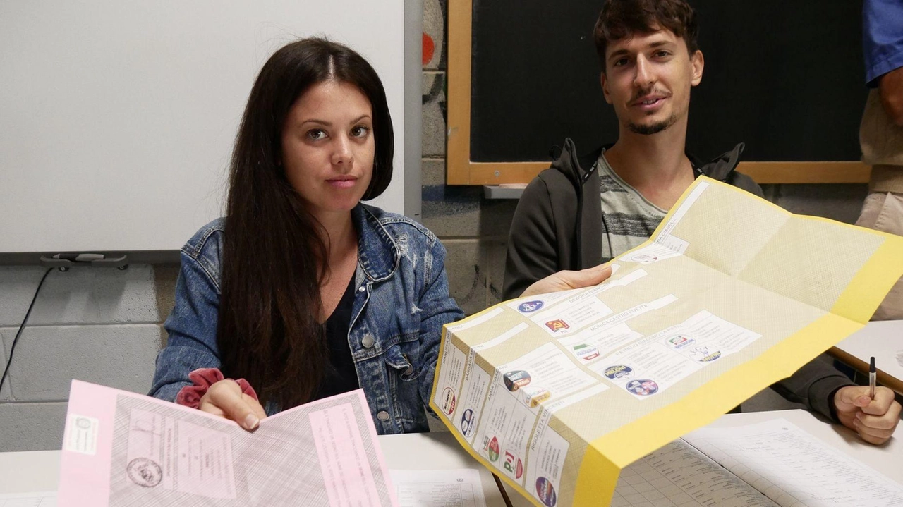 Il 12 e 13 ottobre gli aretini saranno chiamati al voto per il consiglio regionale. Cominciano le grandi manovre dei partiti Il 12 e 13 ottobre gli aretini saranno chiamati al voto per il consiglio regionale. Cominciano le grandi manovre dei partiti