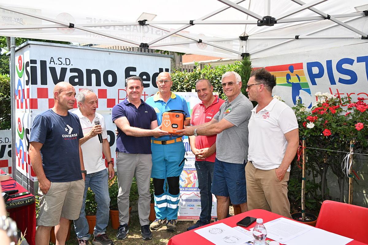un defibrillatore per la misericordia di cireglio