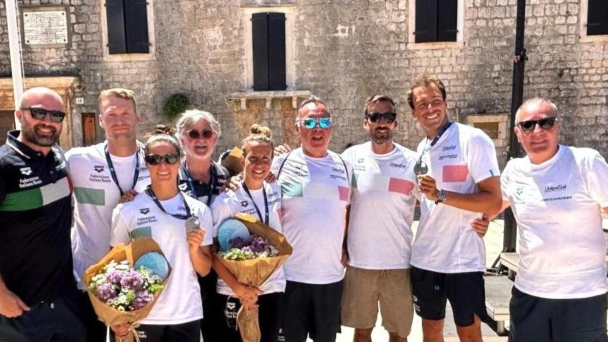 Gabbrielleschi e Lombardi (terza e quarto da sinistra) insieme al team della Nazionale Italiana di nuoto di fondo Gabbrielleschi e Lombardi (terza e quarto da sinistra) insieme al team della Nazionale Italiana di nuoto di fondo