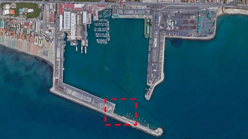 I Paladini Apuo versiliesi elencano le prescrizioni del ministero sull’ampliamento di 80 metri del molo del porto di Marina di Carrara. I Paladini Apuo versiliesi elencano le prescrizioni del ministero sull’ampliamento di 80 metri del molo del porto di Marina di Carrara.