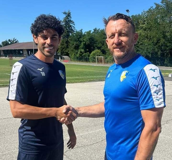 https://www.lanazione.it/image-service/view/acePublic/alias/contentid/NjVlMmQ1YjgtYjhhOS00/0/prato-che-colpaccio-a-centrocampo-arriva-settembrini-e-gia-allopera.jpeg?f=1.91:1&w=1200