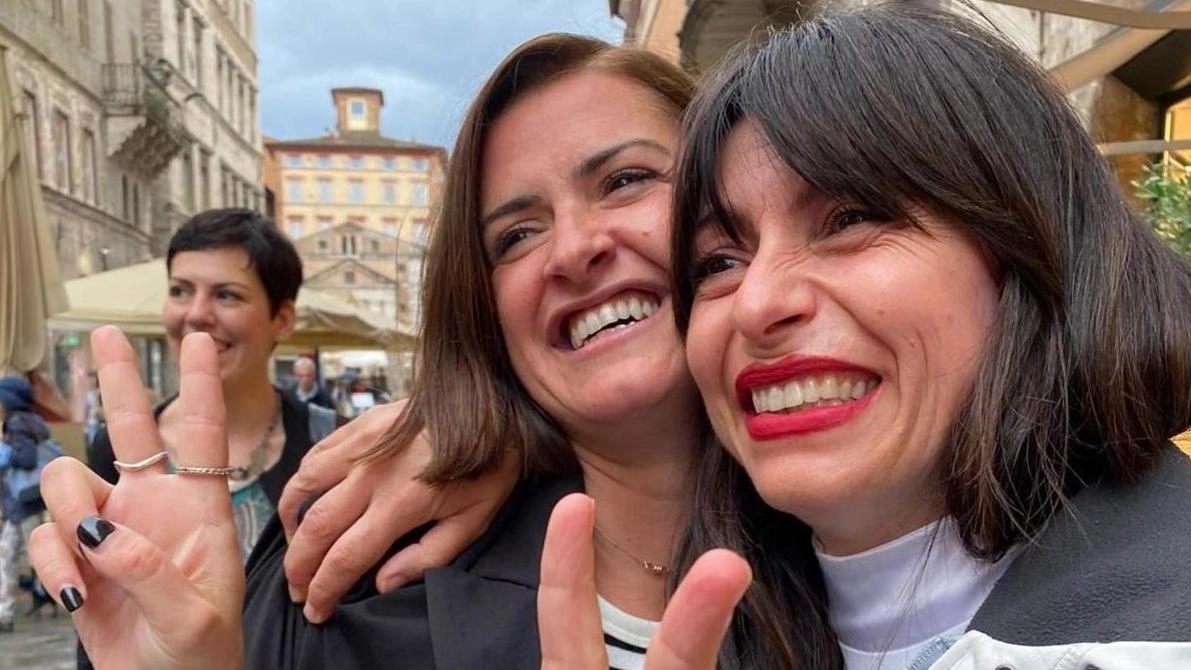 Stefania Proietti (a destra) in corso Vannucci insieme alla sindaca di Perugia, Vittoria Ferdinandi Stefania Proietti (a destra) in corso Vannucci insieme alla sindaca di Perugia, Vittoria Ferdinandi