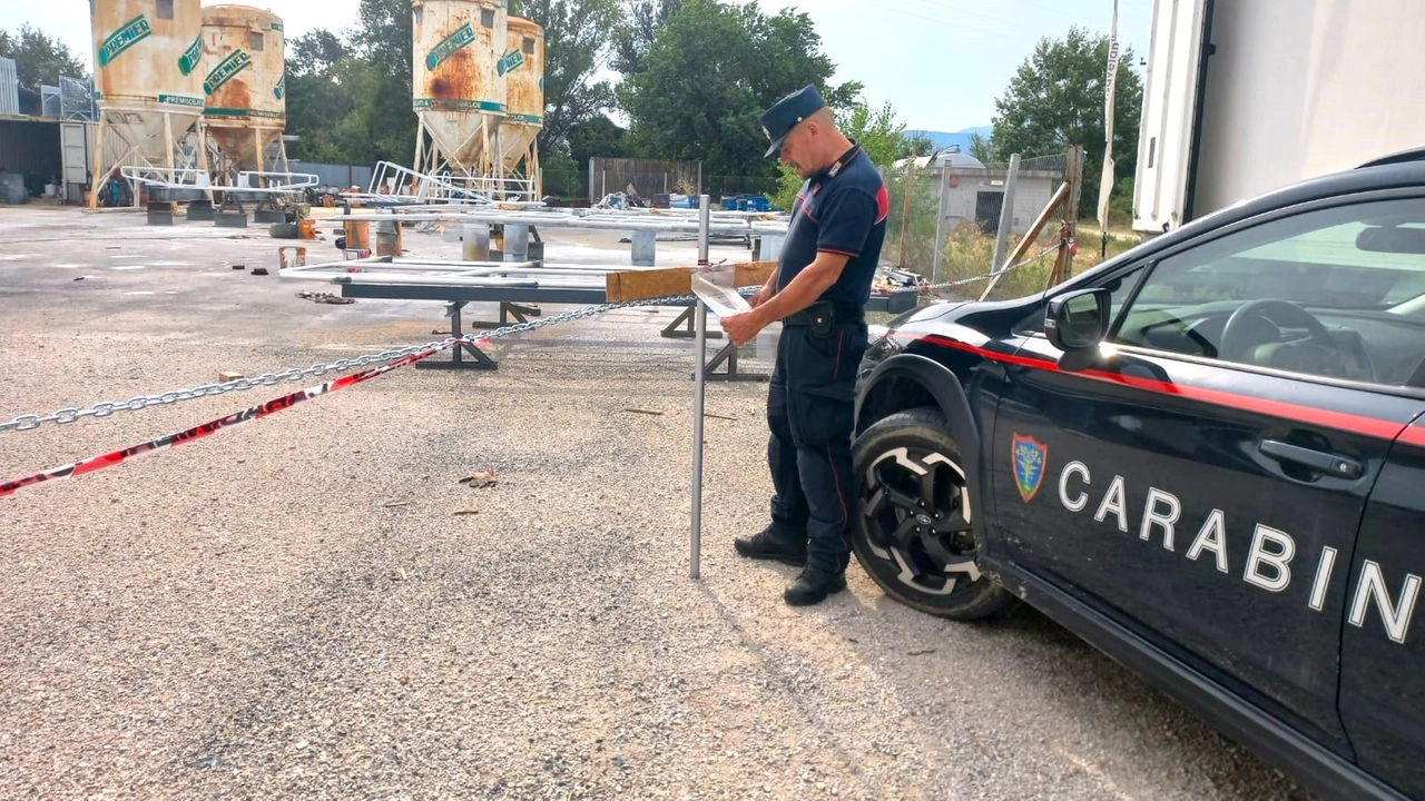 L’indagine è stata condotta dai carabinieri forestali insieme ad Arpa e Usl Umbria 2 (Servizio prevenzione e sicurezza amnbienti di lavoro) L’indagine è stata condotta dai carabinieri forestali insieme ad Arpa e Usl Umbria 2 (Servizio prevenzione e sicurezza amnbienti di lavoro)