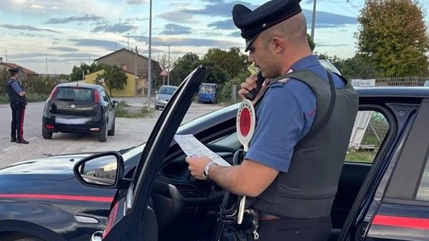 I carabinieri stanno visionando le immagini delle telecamere per risalire all’autore (foto d’archivio) I carabinieri stanno visionando le immagini delle telecamere per risalire all’autore (foto d’archivio)