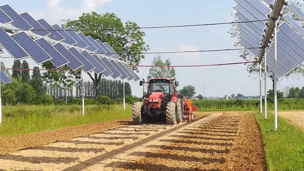 Su due impianti agrifotovoltaici, il cui iter di costruzione è in atto, sono stati presentati documenti integrativi da parte della aziende interessate, ora la parola passa ai cittadini con le eventuali osservazioni Su due impianti agrifotovoltaici, il cui iter di costruzione è in atto, sono stati presentati documenti integrativi da parte della aziende interessate, ora la parola passa ai cittadini con le eventuali osservazioni