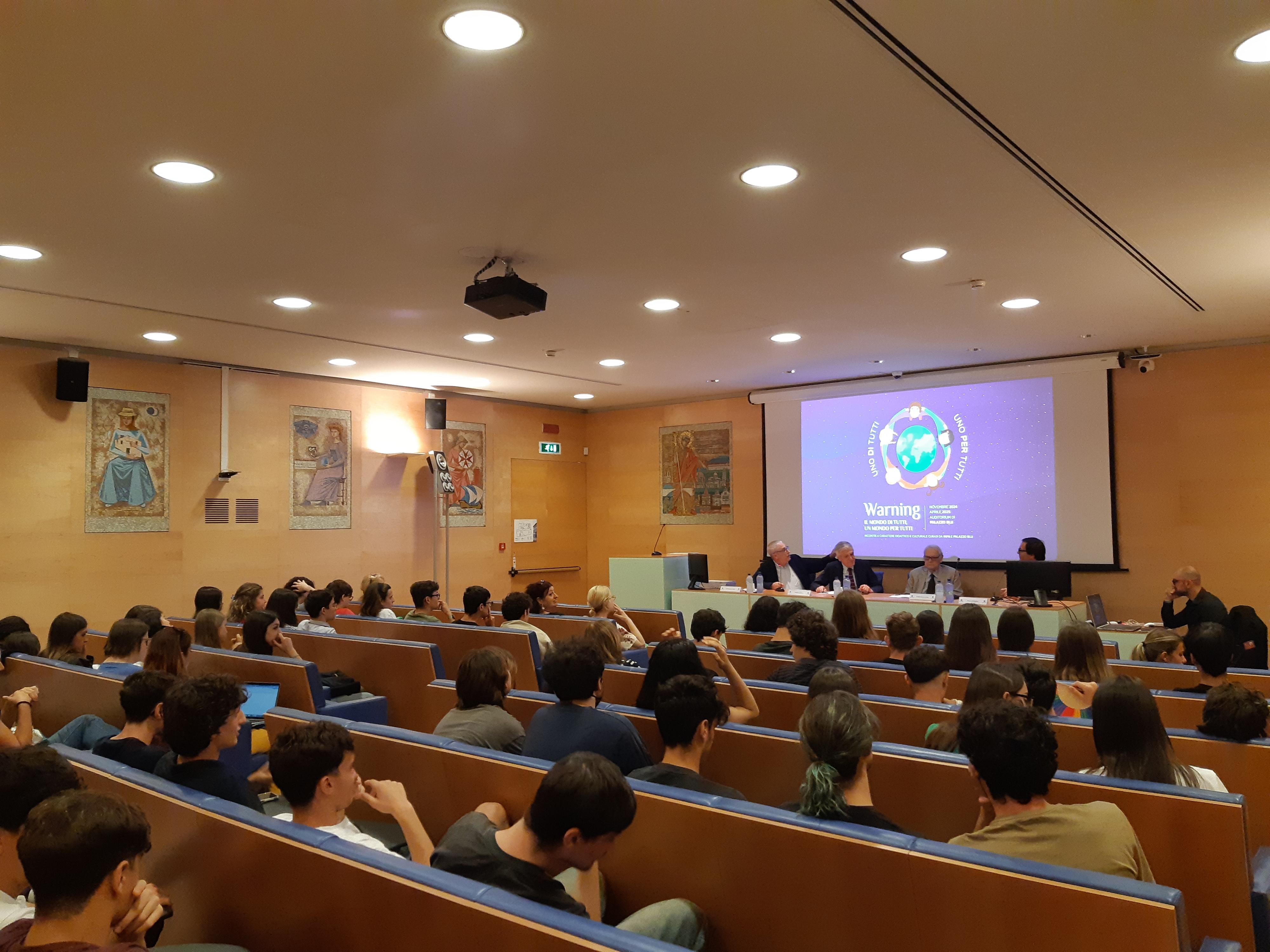 Palazzo Blu: premiate le classi che hanno partecipato alla rassegna ‘Warning’ Palazzo Blu: premiate le classi che hanno partecipato alla rassegna ‘Warning’