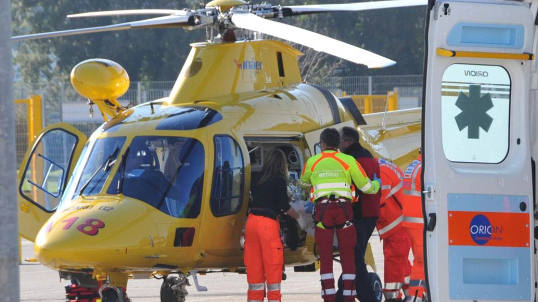 Un elicottero Pegaso. Il bambino, sette anni, ha rischiato di annegare Un elicottero Pegaso. Il bambino, sette anni, ha rischiato di annegare