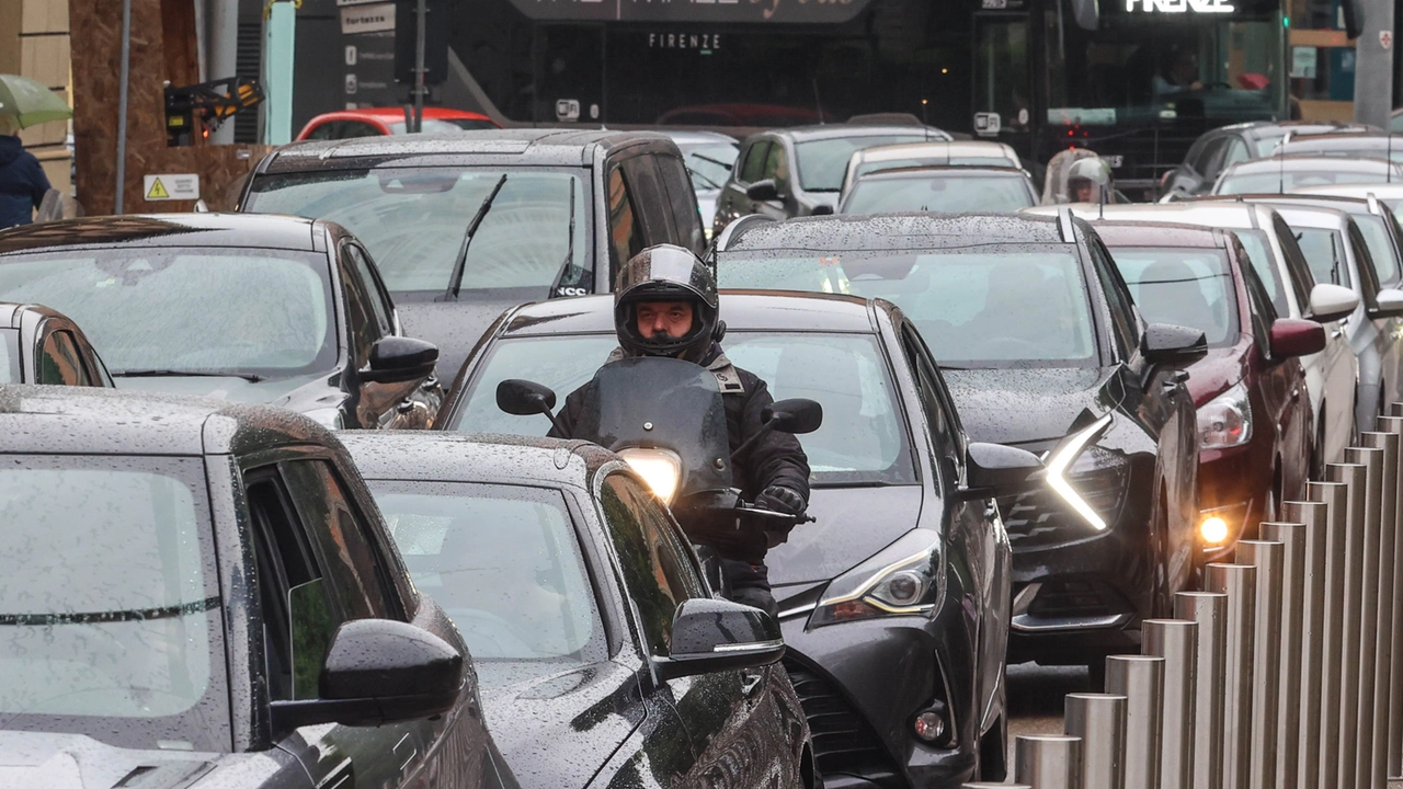 File anche tra viale Lavagnini e piazza della Libertà per i numerosi cantieri della tramvia