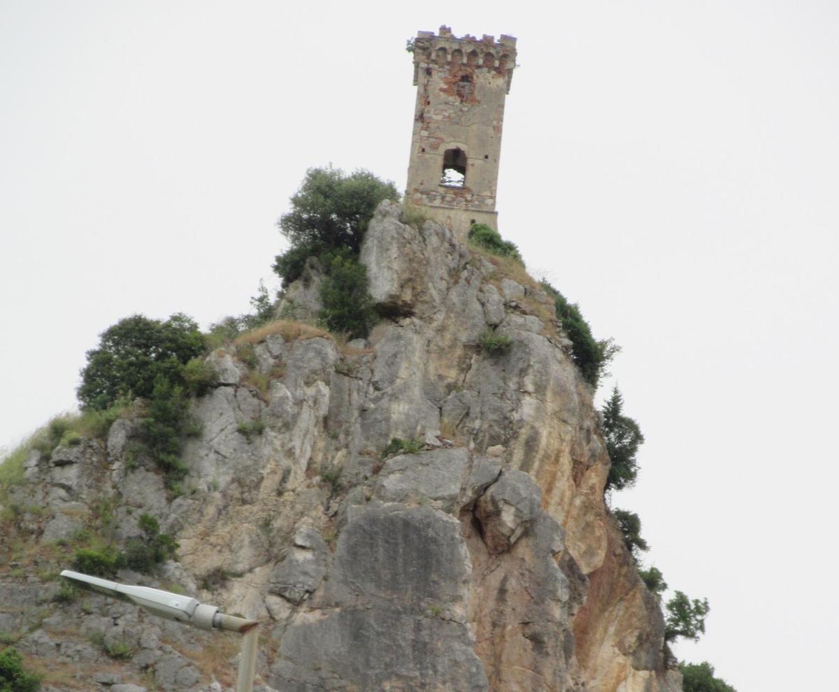 Torre di Caprona vendesi: "Convenzione con i privati per fruirne in sicurezza"