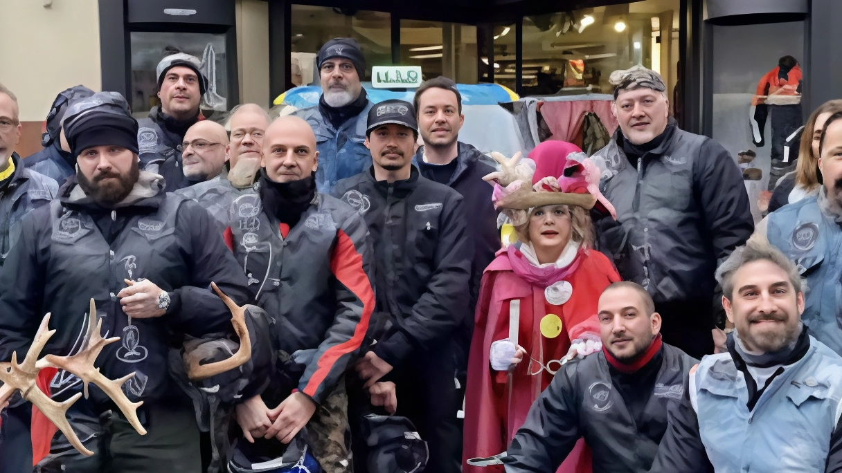 Cuori in moto per sostenere Milano 25: dal negozio Motorama di Firenze, un gruppo di centauri ha percorso le... Cuori in moto per sostenere Milano 25: dal negozio Motorama di Firenze, un gruppo di centauri ha percorso le...