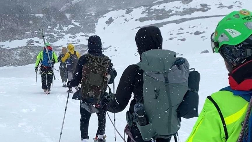I quattro escursionisti pratesi sono rimasti bloccati nella bufera di neve e sono stati salvati dal Soccorso Alpino e Speleologico