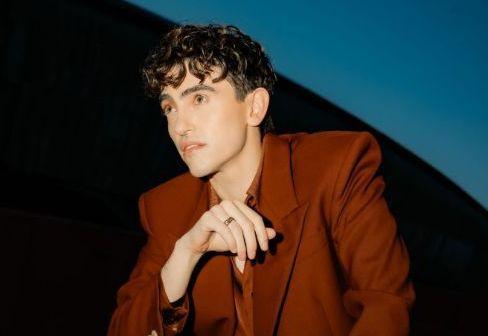 Michele Bravi alla Versiliana. Sul palco con "Sotto voce tour". Daniela Santanchè ospite al Caffè