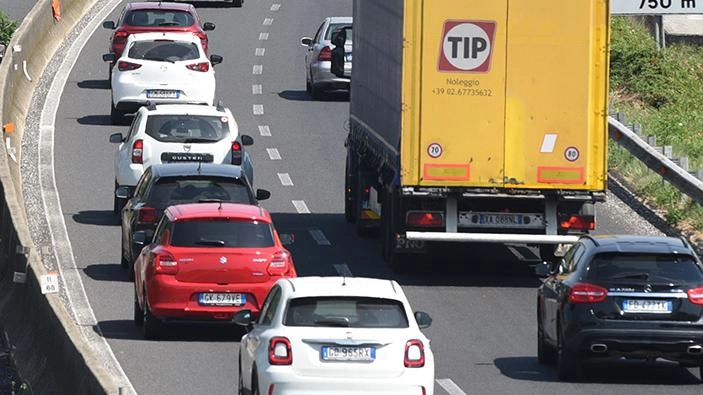 Fino a venerdì sarà necessaria la chiusura di una carreggiata con transito regolato a doppio senso Fino a venerdì sarà necessaria la chiusura di una carreggiata con transito regolato a doppio senso