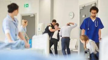 Momenti di terrore di notte al pronto soccorso dell’ospedale di Massa