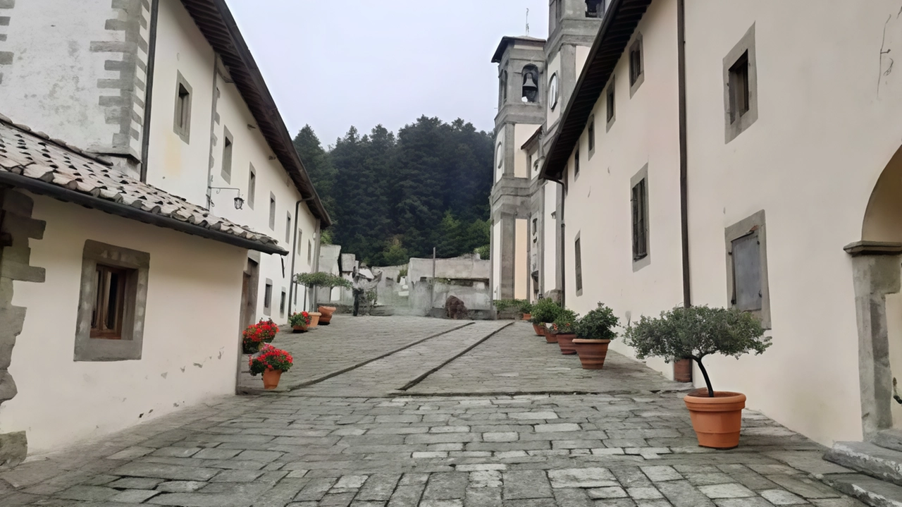 In alto a sinistra, il Sacro Eremo di Camaldoli, in provincia di Arezzo; a destra, il Monastero di Santa Croce a Bocca di Magra; in basso a sinistra, il Santuario di Montenero di Livorno; a destra, l’Abbazia di Sant’Antimo in provincia di Siena In alto a sinistra, il Sacro Eremo di Camaldoli, in provincia di Arezzo; a destra, il Monastero di Santa Croce a Bocca di Magra; in basso a sinistra, il Santuario di Montenero di Livorno; a destra, l’Abbazia di Sant’Antimo in provincia di Siena