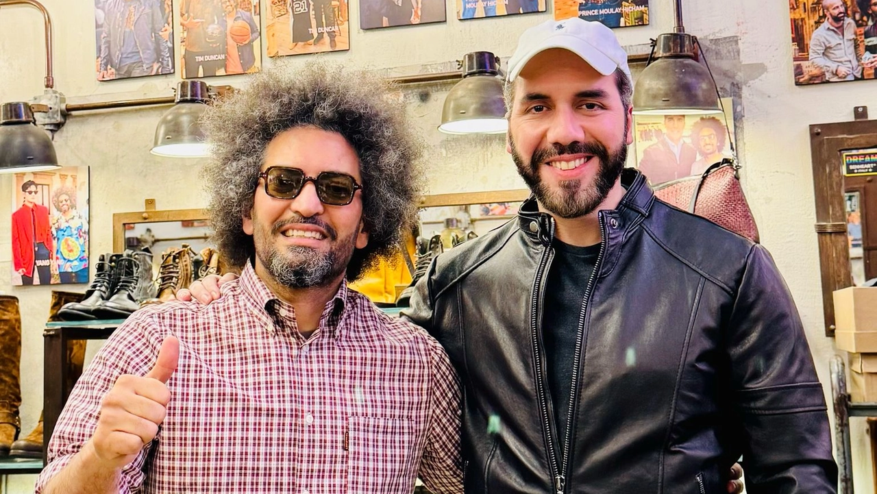 Hicham Ben Mbarek con Nayib Bukele