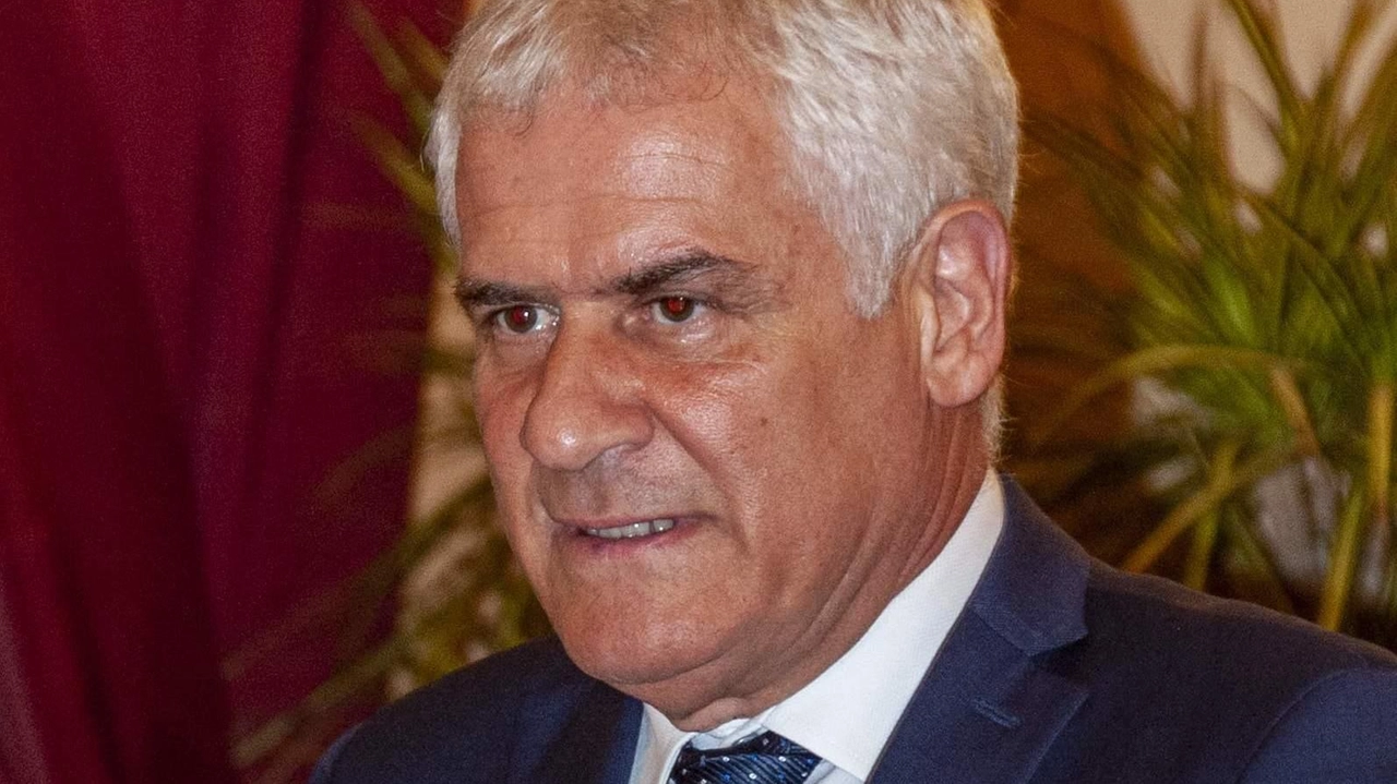 Sono in 470, tra sindaci e consiglieri, chiamati ad eleggere il nuovo presidente . Sono in 470, tra sindaci e consiglieri, chiamati ad eleggere il nuovo presidente .