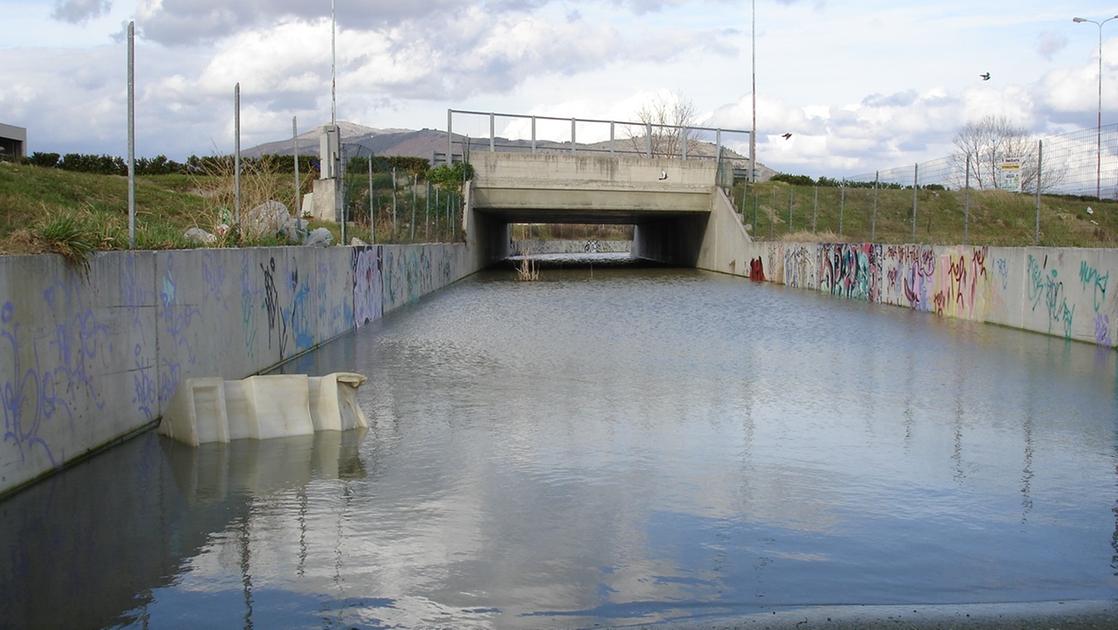 Sottopasso abbandonato a Prato, “acqua alta due metri: è una bomba ecologica”