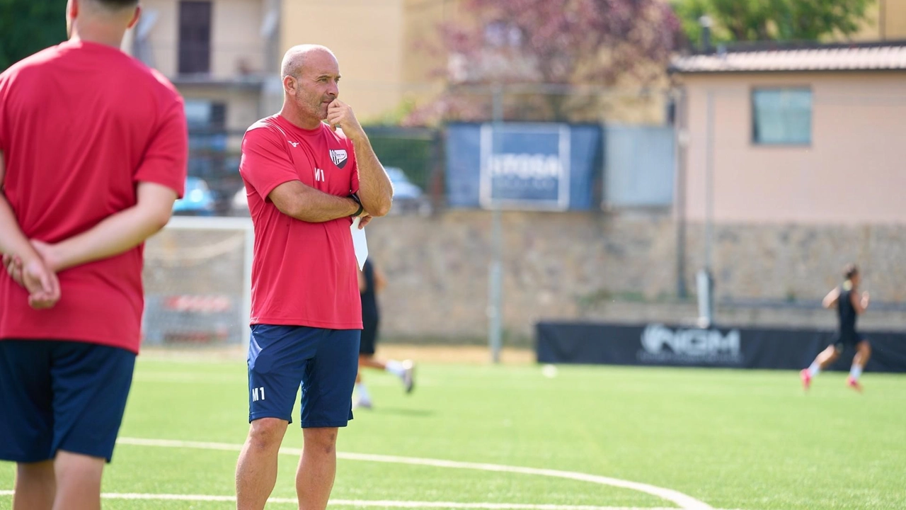 Dopo l’esordio in trasferta, ora è il momento di esordire anche per il Comunale di Piancastagnaio che oggi ospiterà alle... Dopo l’esordio in trasferta, ora è il momento di esordire anche per il Comunale di Piancastagnaio che oggi ospiterà alle...