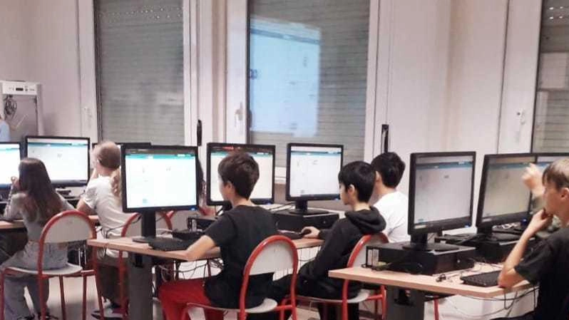 Inizialmente erano stati concordati tagli per solo 3 scuole del territorio. La Provincia passa la ’patata bollente’ alla Regione: "Si demanda la delibera". Inizialmente erano stati concordati tagli per solo 3 scuole del territorio. La Provincia passa la ’patata bollente’ alla Regione: "Si demanda la delibera".