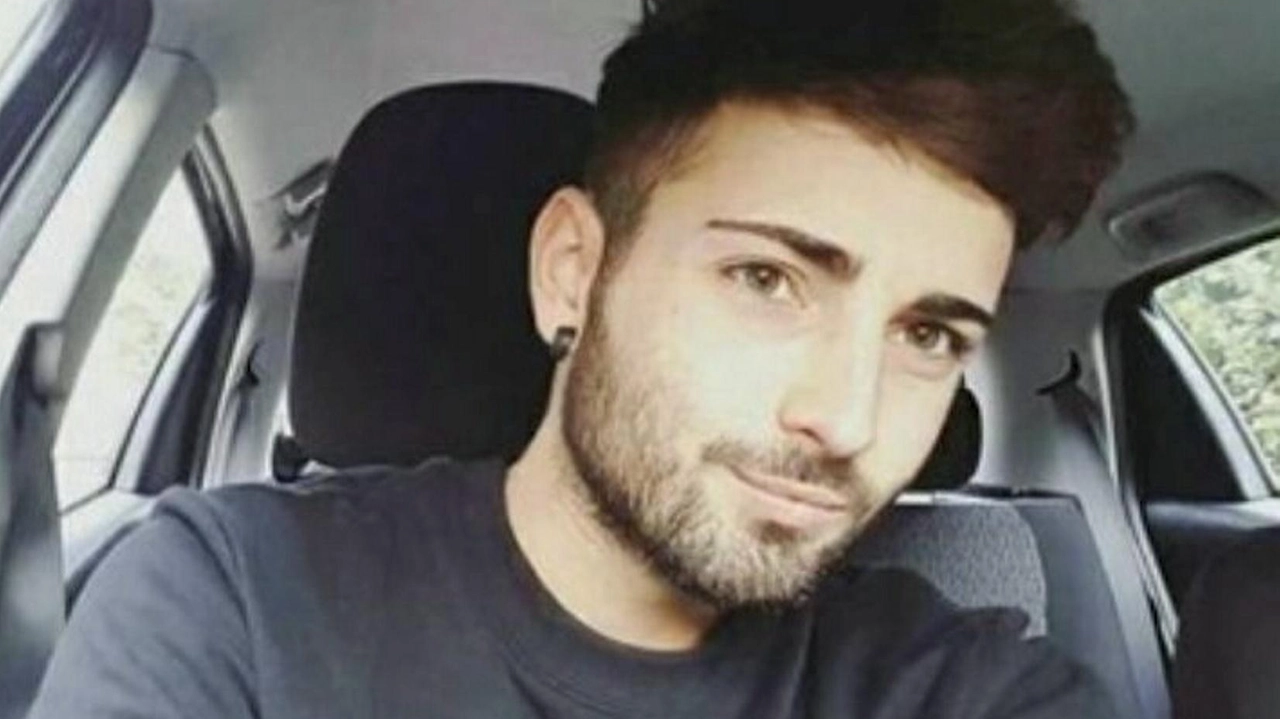 Il padre accusa le autorità di non impegnarsi nelle ricerche del ceceno. Il Comune di Scandicci: "Cicatrice sempre aperta nella nostra società". Il padre accusa le autorità di non impegnarsi nelle ricerche del ceceno. Il Comune di Scandicci: "Cicatrice sempre aperta nella nostra società".