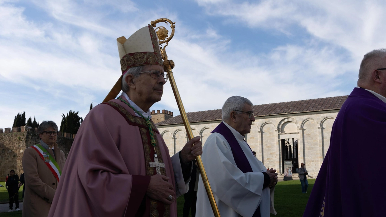 Monsignor Giovanni Paolo Benotto e il suo augurio alla città e alla diocesi, l’ultimo alla guida della chiesa pisana: "Ringrazio quanti in questi anni mi hanno offerto disponibilità ed aiuto" .