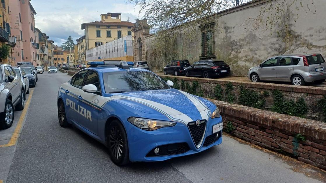 Tentano di truffare una 93enne, lei gli fa trovare la polizia a casa: arrestate