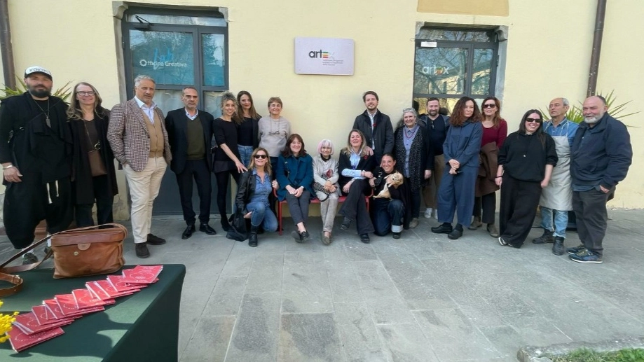 Firenze, inaugurata una panchina rossa nel chiostro del Conventino Fuori le Mura Firenze, inaugurata una panchina rossa nel chiostro del Conventino Fuori le Mura