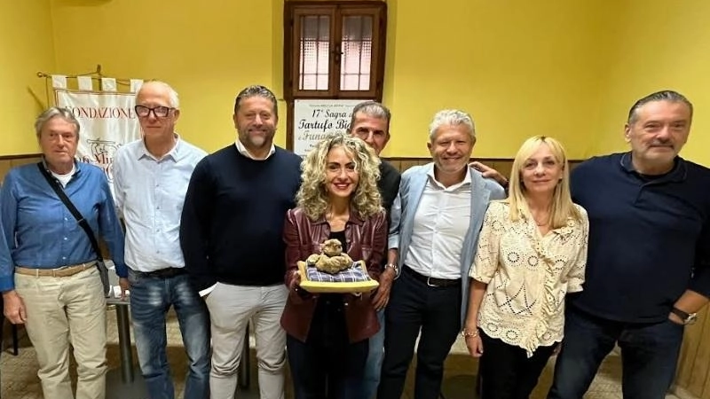 E’ stata presentata la prima sagra dedicata al tartufo della stagione 2024: si svolgerà come da tradizione a La Serra dal 27 al 29 settembre E’ stata presentata la prima sagra dedicata al tartufo della stagione 2024: si svolgerà come da tradizione a La Serra dal 27 al 29 settembre