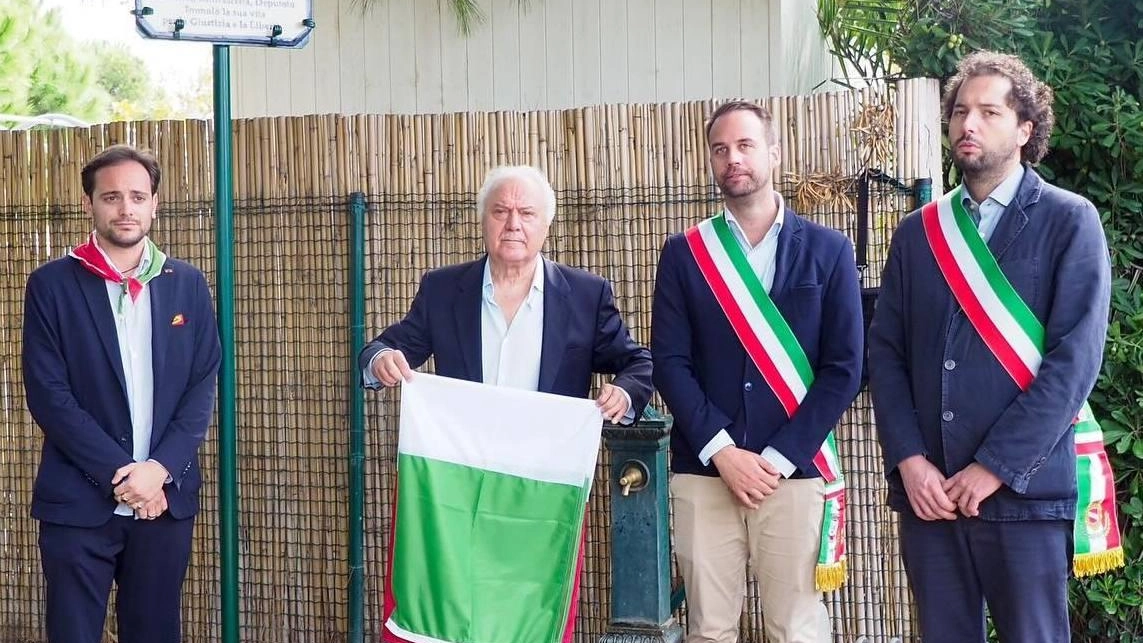 Forte dei Marmi ha intitolato un giardino a Giacomo Matteotti nel centenario dalla sua uccisione, figura emblematica della nostra storia... Forte dei Marmi ha intitolato un giardino a Giacomo Matteotti nel centenario dalla sua uccisione, figura emblematica della nostra storia...