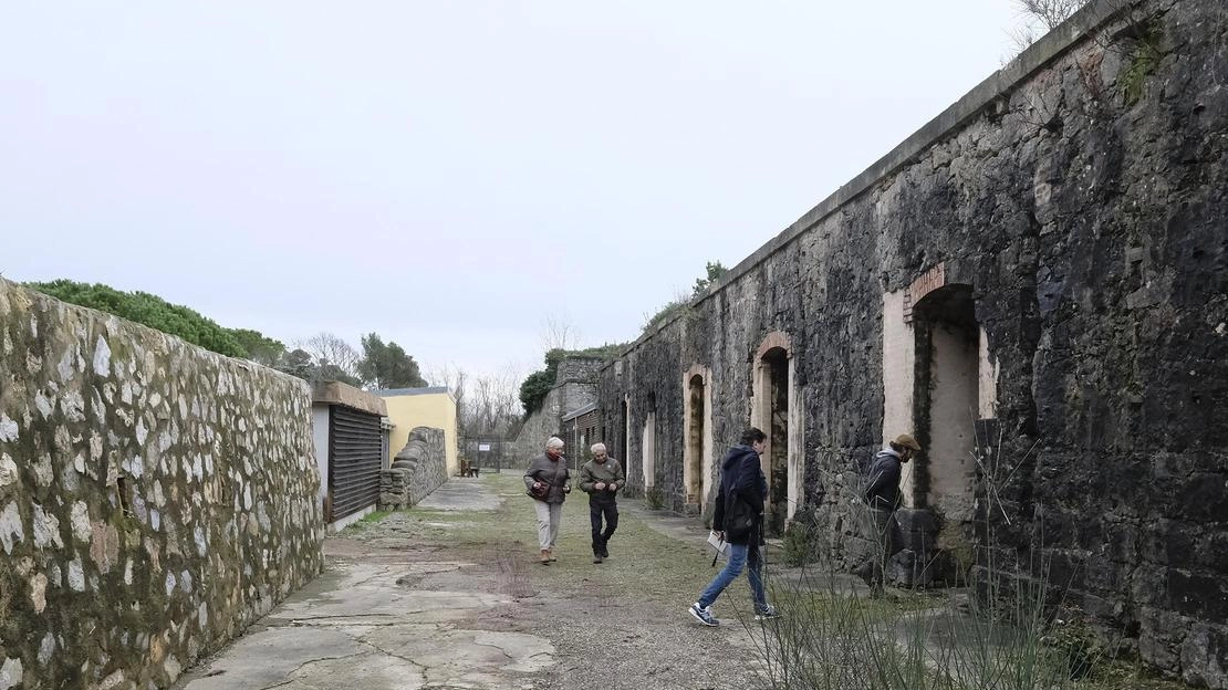 La nuova vita della batteria Chiodo affidata alla cooperativa Verde Mare. Tra i progetti più attesi c’è il recupero del sentiero che porta a Punta Corvo . La nuova vita della batteria Chiodo affidata alla cooperativa Verde Mare. Tra i progetti più attesi c’è il recupero del sentiero che porta a Punta Corvo .