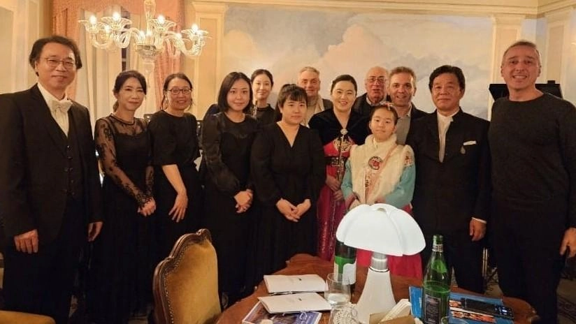 Alcuni dei protagonisti del concerto “Voci d’Oriente: Korea Meets Lucca” che si tiene oggi nella chiesa dell’ex ospedale di Maggiano Alcuni dei protagonisti del concerto “Voci d’Oriente: Korea Meets Lucca” che si tiene oggi nella chiesa dell’ex ospedale di Maggiano
