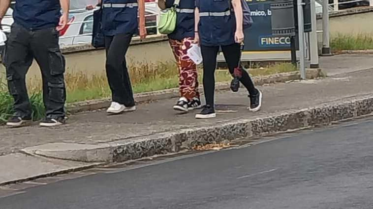 Volantinaggio organizzato per le strade di Viaccia. per spiegare i lavori alla rete idrica in. un tratto di via Pistoiese Volantinaggio organizzato per le strade di Viaccia. per spiegare i lavori alla rete idrica in. un tratto di via Pistoiese