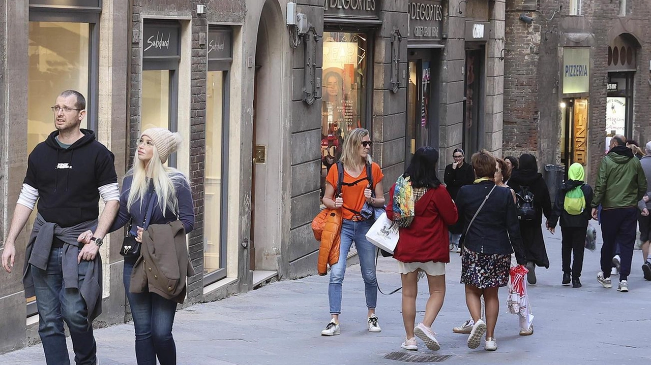 Banchi di Sotto, una delle vie che costeggiano piazza del Campo