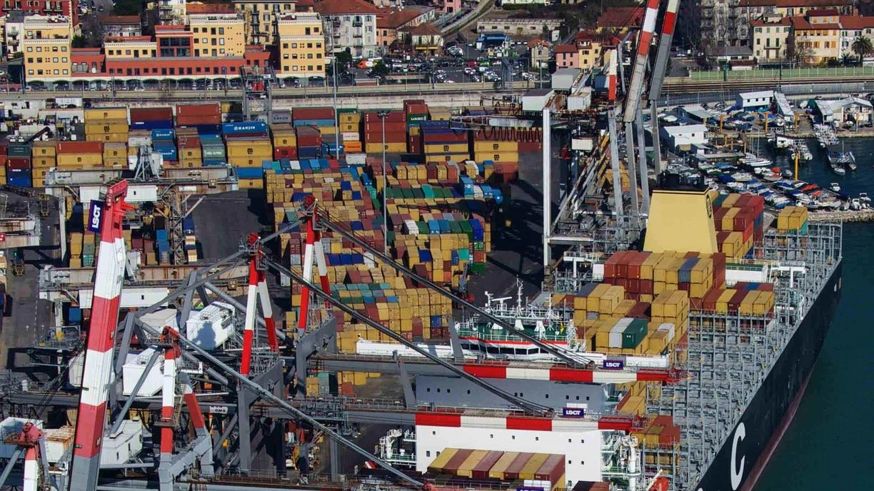 La nuova guida contro l’idea di trasferire lo scalo toscano con Piombino e Livorno La nuova guida contro l’idea di trasferire lo scalo toscano con Piombino e Livorno