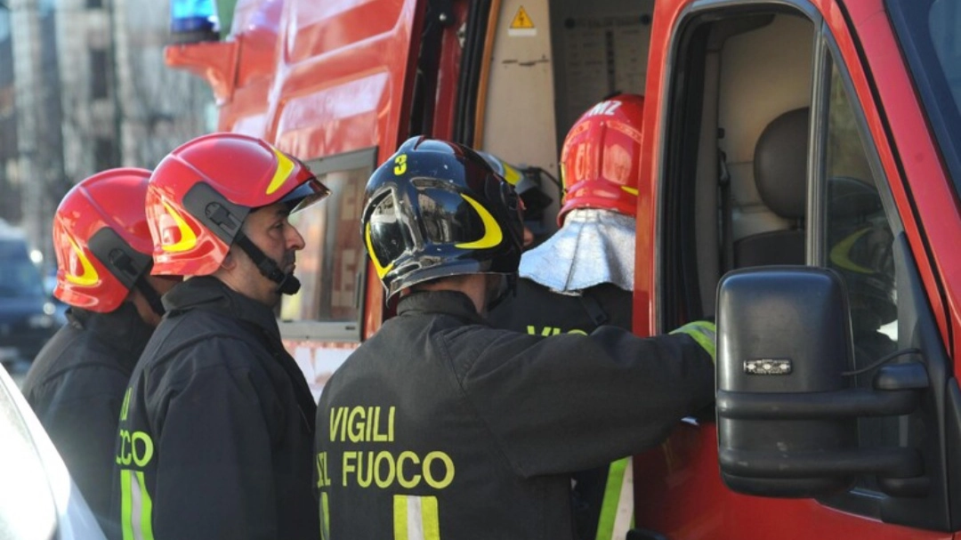 Vigili del fuoco (immagine di repertorio) Vigili del fuoco (immagine di repertorio)