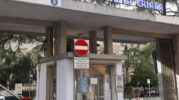Ha un tumore aggressivo: "Nel pubblico non c’è posto. Colletta per cure private"