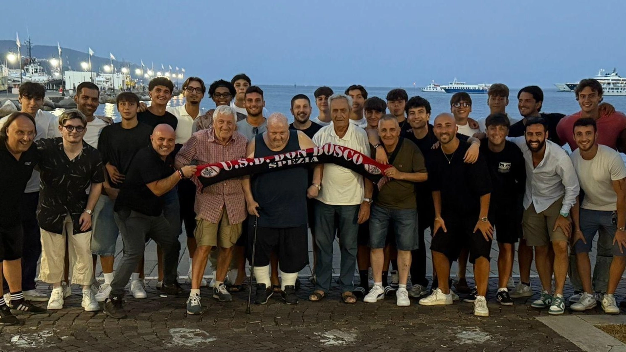 Dirigenza, staff tecnico e prima squadra del Don Bosco Calcio Dirigenza, staff tecnico e prima squadra del Don Bosco Calcio