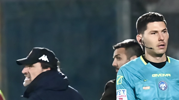 Gorgone rimane alla guida della Lucchese, ma il suo futuro è incerto. Clausola nel contratto di Gucher e decisioni societarie in sospeso. Gorgone rimane alla guida della Lucchese, ma il suo futuro è incerto. Clausola nel contratto di Gucher e decisioni societarie in sospeso.