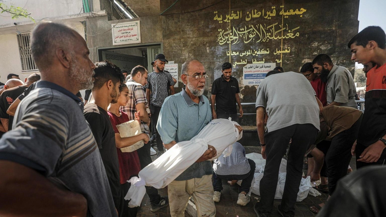 Sale ad almeno 40 morti il bilancio dei palestinesi uccisi negli attacchi israeliani a Gaza dalle prime ore di questa...