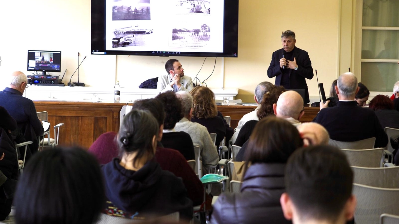 L’intervento del sindaco di Forte dei Marmi Bruno Murzi all’assemblea L’intervento del sindaco di Forte dei Marmi Bruno Murzi all’assemblea