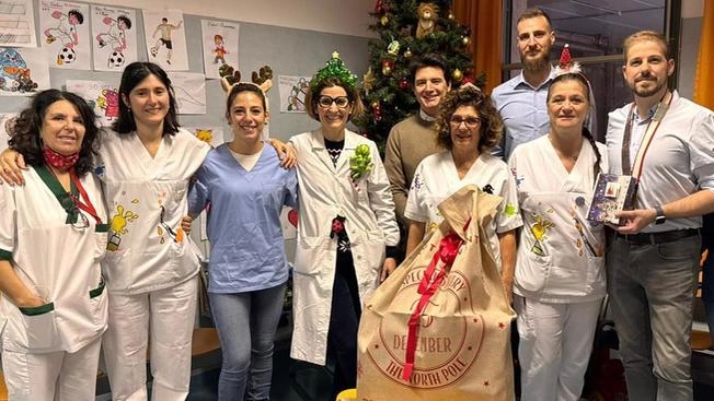 La RoundTable 57 Pisa ha consegnato i regali natalizi ai piccoli pazienti dei reparti di Labiopalatoschisi e di Oncoematologia Pediatrica... La RoundTable 57 Pisa ha consegnato i regali natalizi ai piccoli pazienti dei reparti di Labiopalatoschisi e di Oncoematologia Pediatrica...