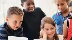 La scuola Maddalena di Canossa organizza incontri su educazione digitale a Villa Bertelli il 9 aprile e l'8 maggio.