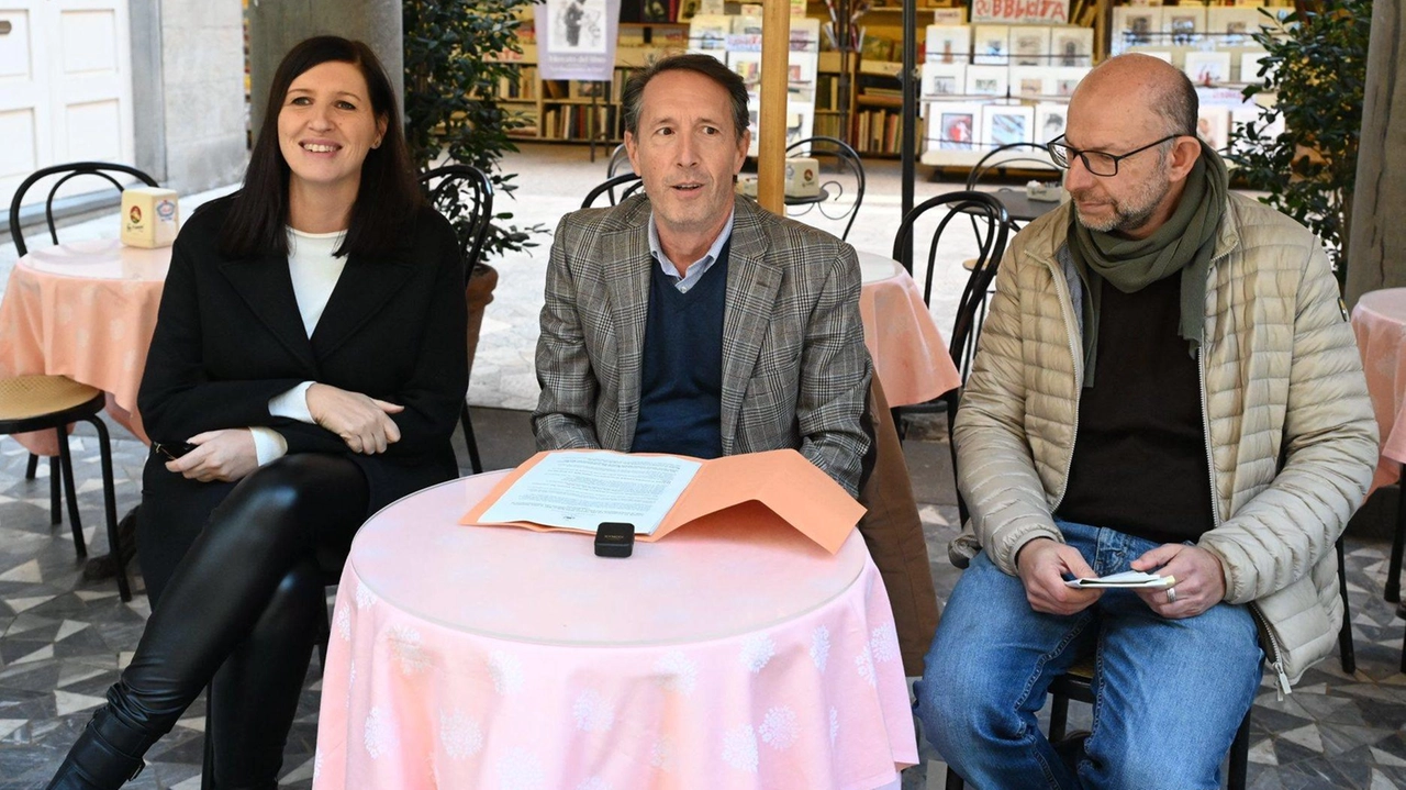Remo Santini, con Laura Goracci e Nicola Nucci dell’Ufficio Turismo, ieri alla conferenza stampa da “Pinelli“ (Alcide) Remo Santini, con Laura Goracci e Nicola Nucci dell’Ufficio Turismo, ieri alla conferenza stampa da “Pinelli“ (Alcide)