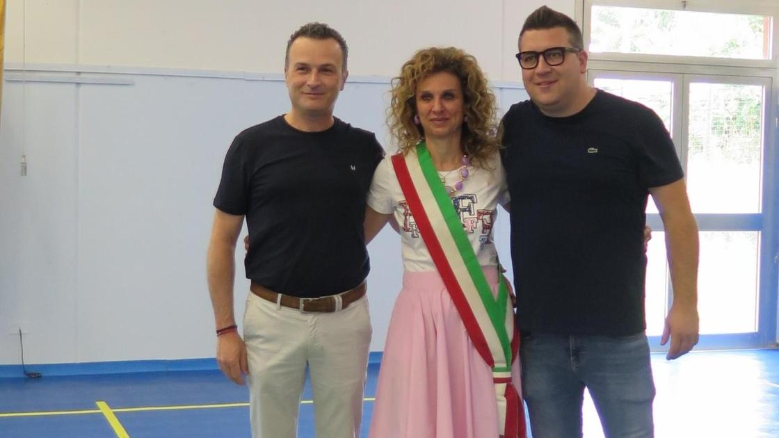 https://www.lanazione.it/image-service/view/acePublic/alias/contentid/NjczMGIwNDQtYTc2NC00/0/nuovo-look-per-la-palestra-della-primaria.jpeg?f=16:9&w=1200&h=630