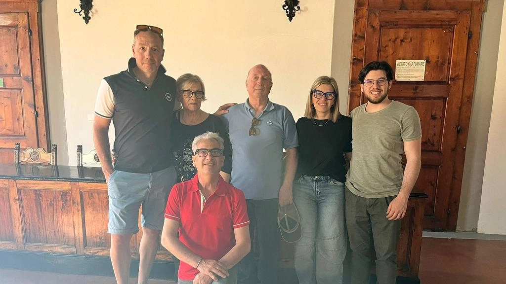 Due alunni (uno di Vernio e l’altro di Ala) in contatto dalle elementari a oggi. Il figlio del trentino è adesso ospite in Valbisenzio per frequentare l’università. Due alunni (uno di Vernio e l’altro di Ala) in contatto dalle elementari a oggi. Il figlio del trentino è adesso ospite in Valbisenzio per frequentare l’università.